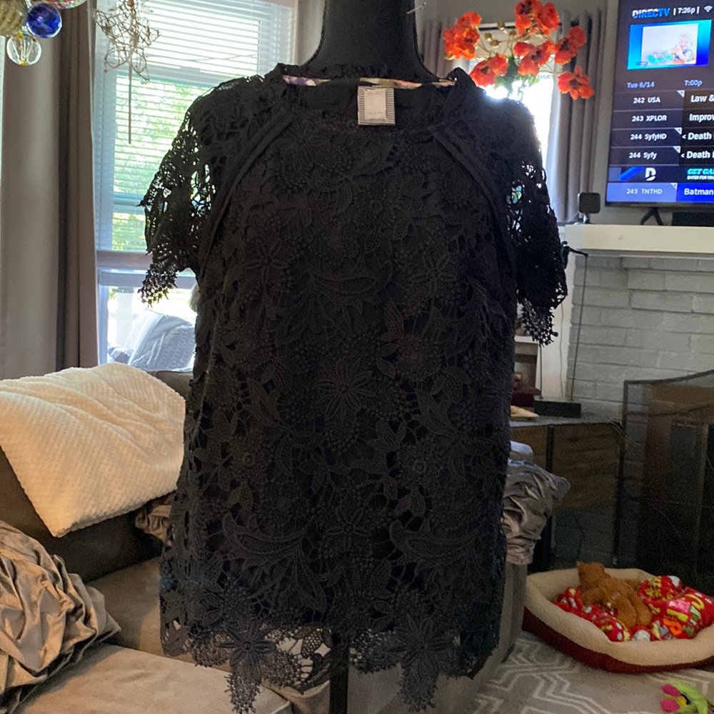 Guest editor lace shirt beautiful size small